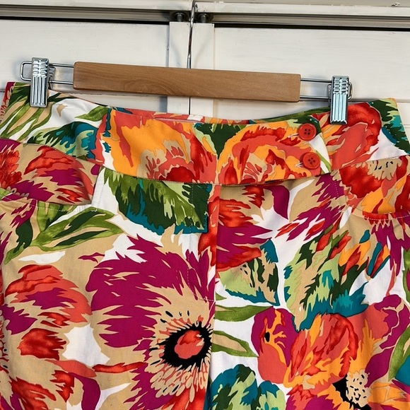 Bandolino Stretch Cropped Flare Chino Bight Floral EUC 12 - Picture 6 of 7